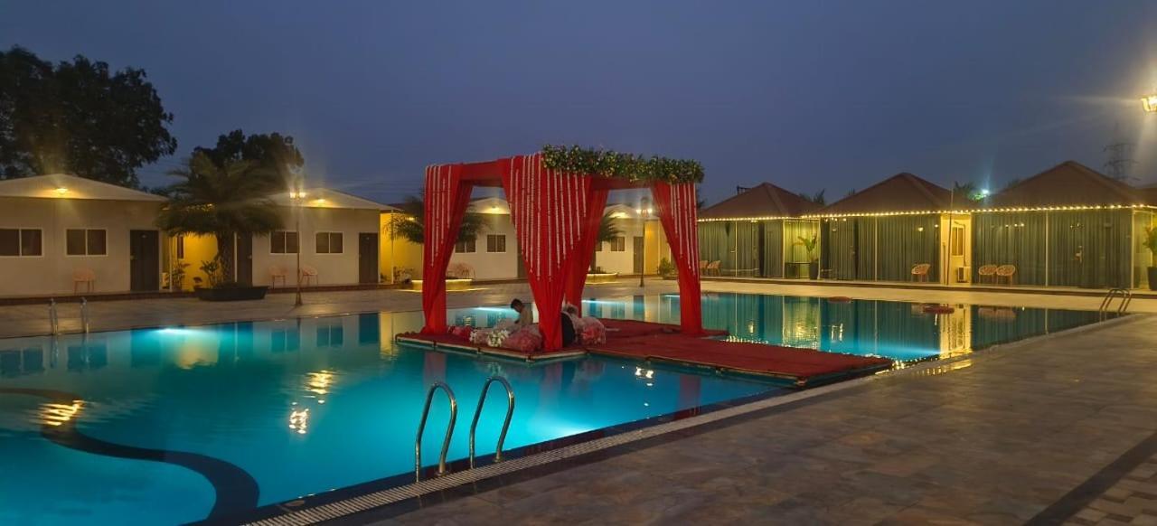 Vss Lawns & Resorts Llp Shahada المظهر الخارجي الصورة