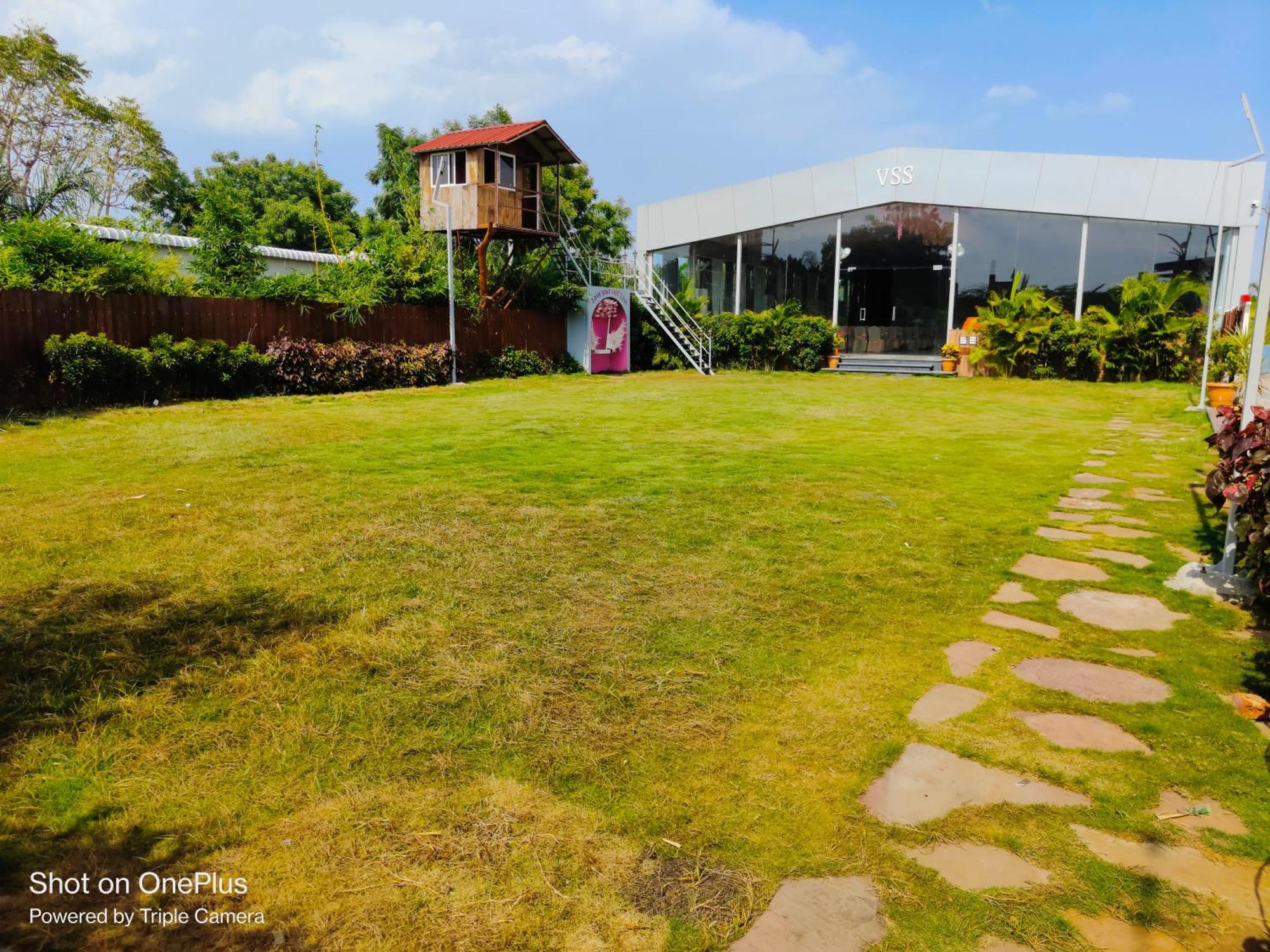 Vss Lawns & Resorts Llp Shahada المظهر الخارجي الصورة