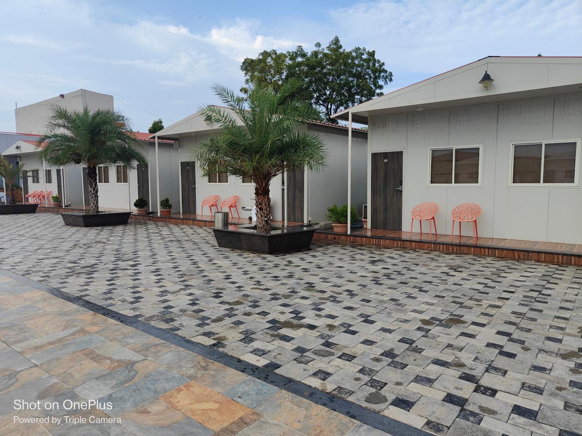 Vss Lawns & Resorts Llp Shahada المظهر الخارجي الصورة