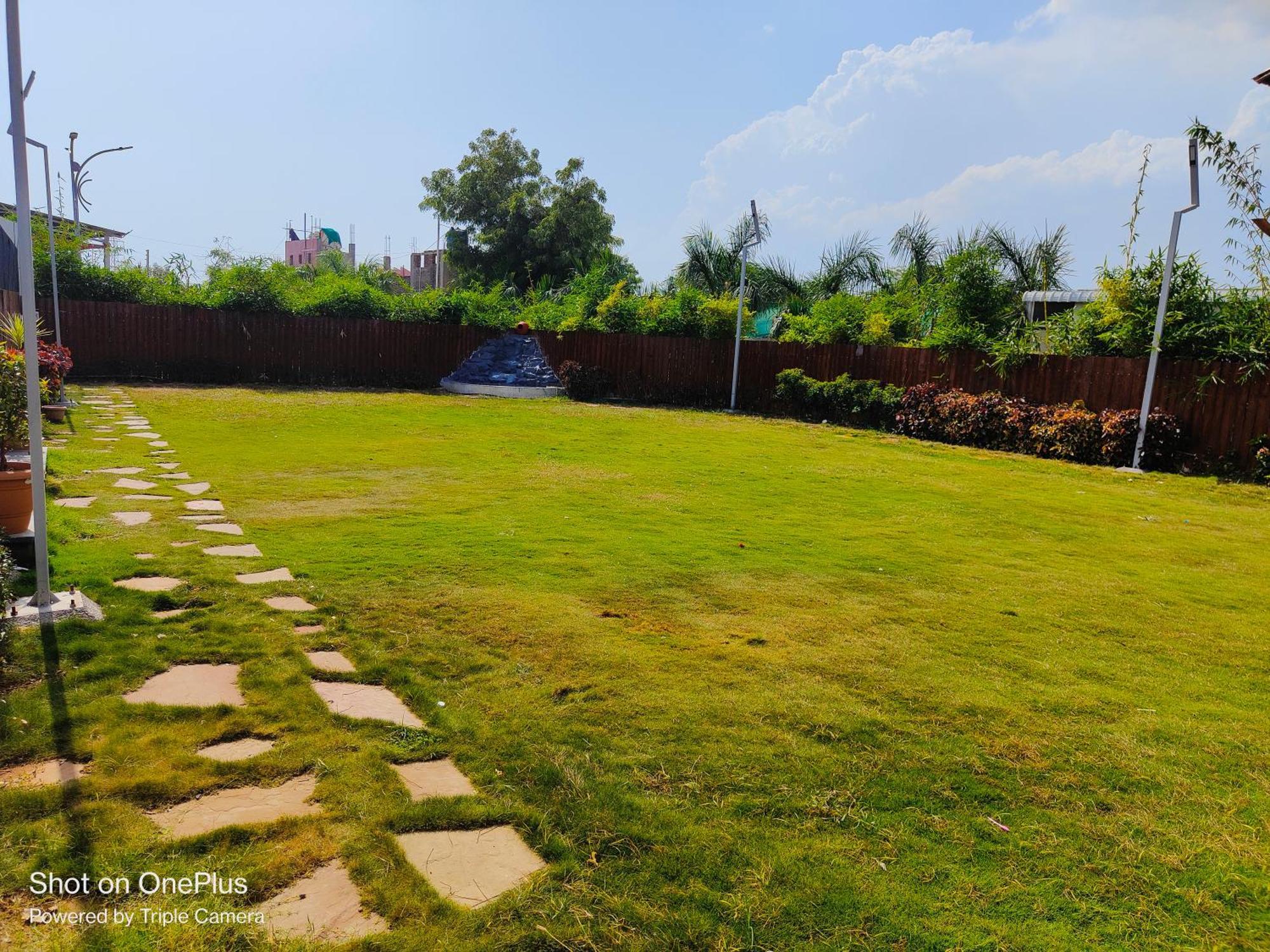 Vss Lawns & Resorts Llp Shahada المظهر الخارجي الصورة